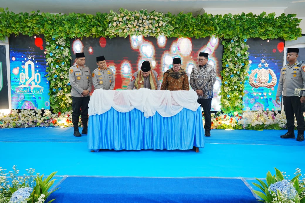 Kunjungi Buntet Pesantren Cirebon, Kapolri Silaturahmi ke Dewan Sepuh hingga Resmikan Pondok