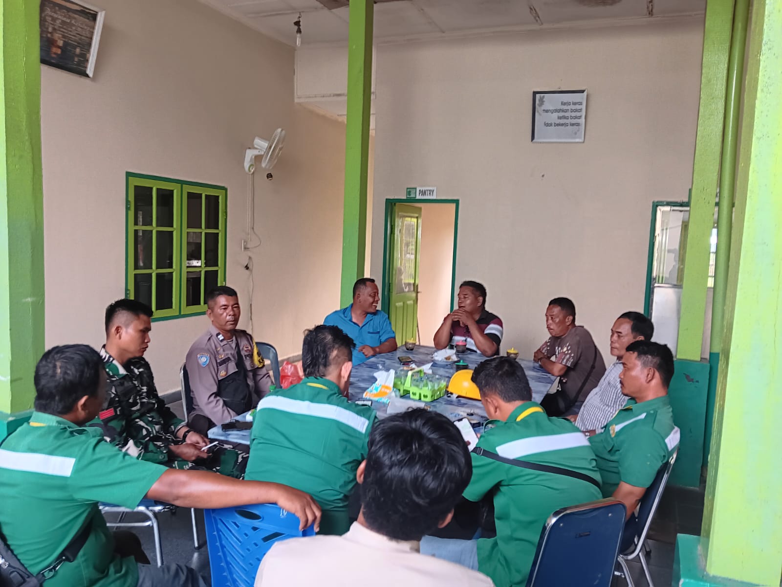 Bhabinkamtibmas Polsek BP. Mandoge Laksanakan Sambang Desa dan Edukasi Berita Hoax