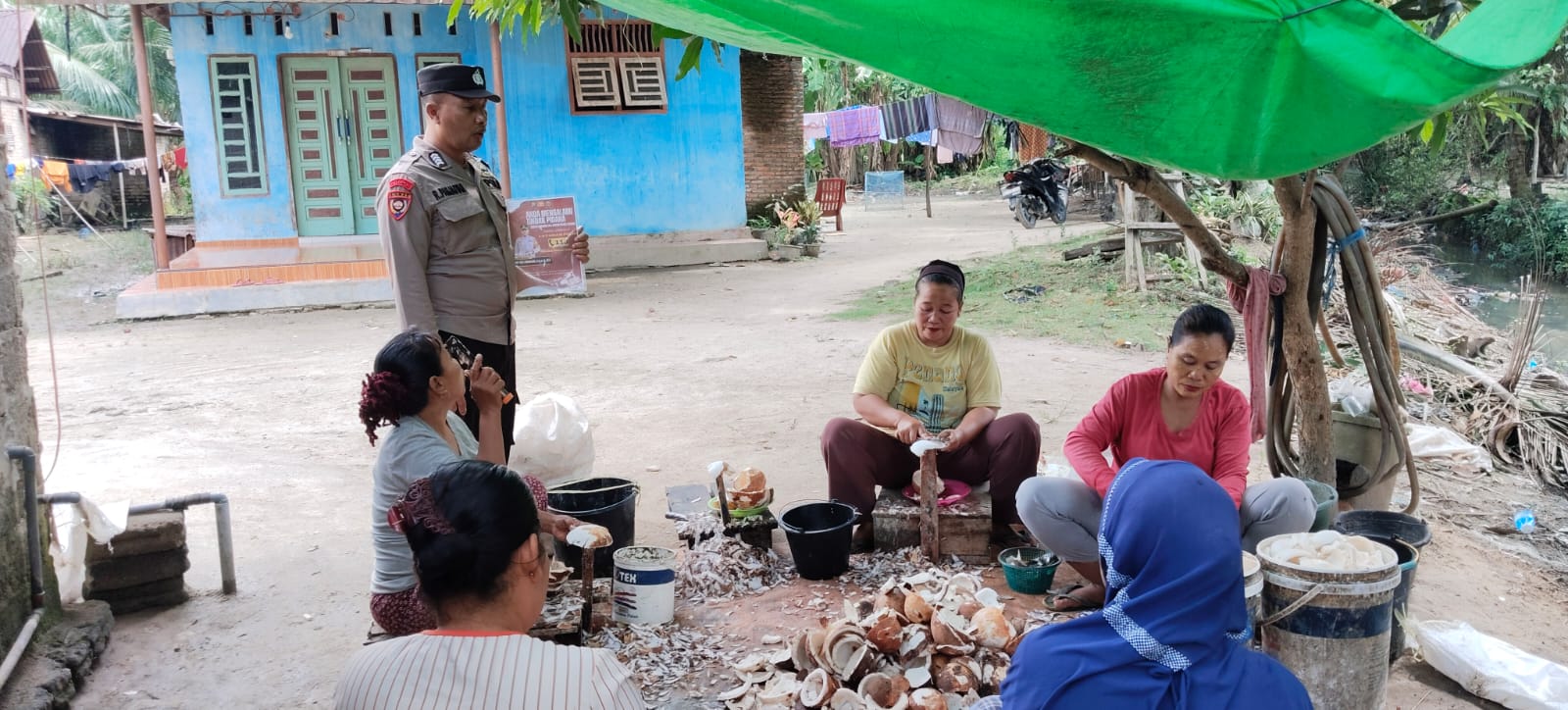 BHABINKAMTIBMAS POLSEK AIR JOMAN BERIKAN HIMBAUAN MASYARAKAT AGAR MANFAATKAN CALL CENTER 110 POLRES ASAHAN
